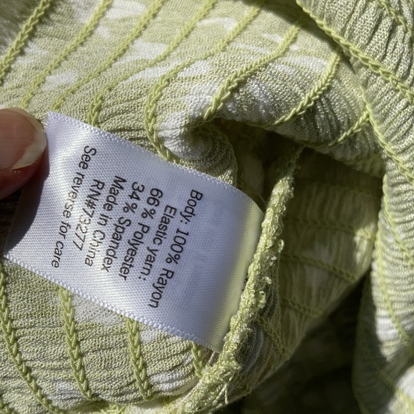 3/$24 So crop top smocked puff sleeve boho casual butterfly abstract print L jrs - Picture 16 of 16